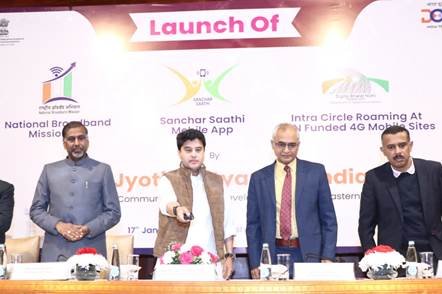 Union Minister of Communications Shri Jyotiraditya M. Scindia launching the Sanchar Saathi mobile app